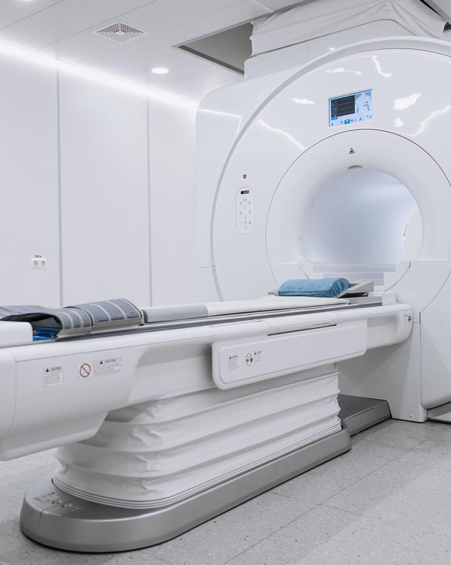 Мужчина скончался в американском штате Нью-Йорк от полученных в ходе использования аппарата МРТ травм