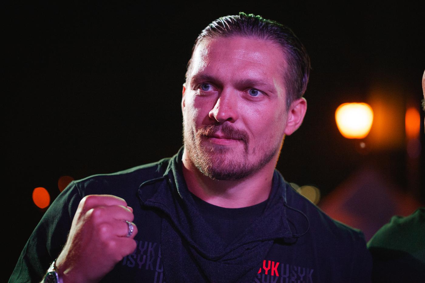 Украинский боксёр Александр Усик стал абсолютным чемпионом мира в третий раз