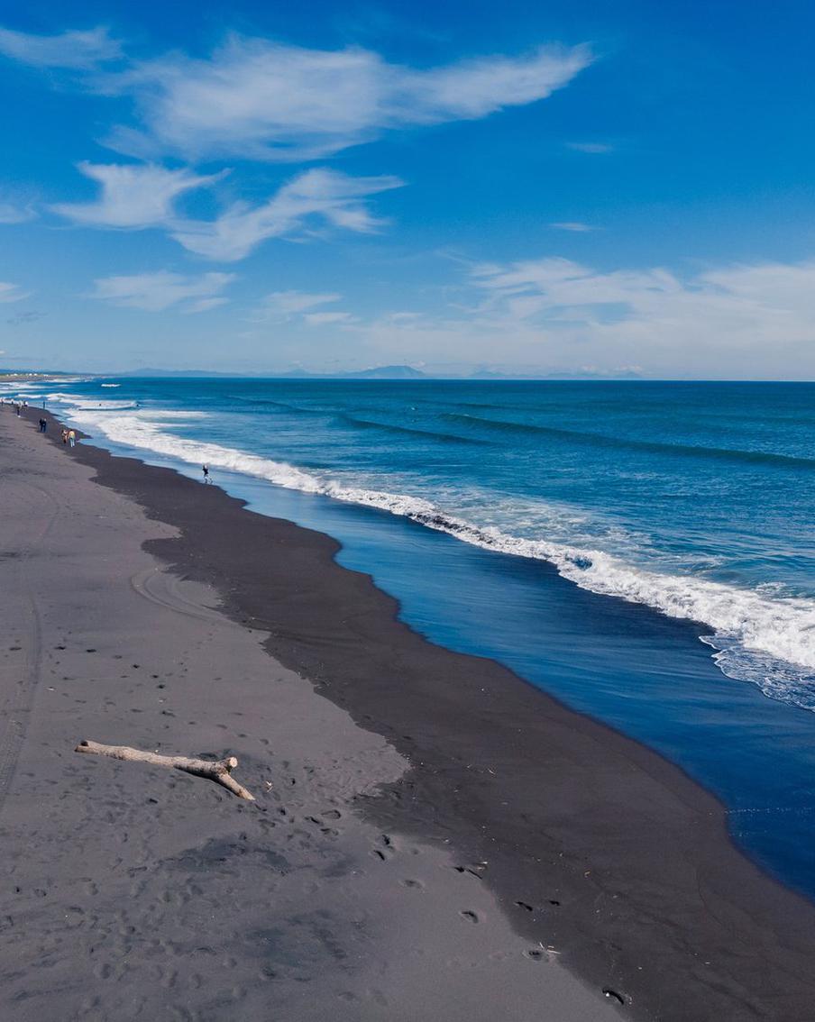 В нескольких населённых пунктах Камчатки объявили угрозу цунами из-за мощного землетрясения