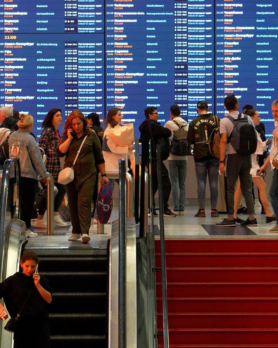 В аэропорту Шереметьево недовольные задержкой отправления пассажиры заблокировали посадку на чужой рейс