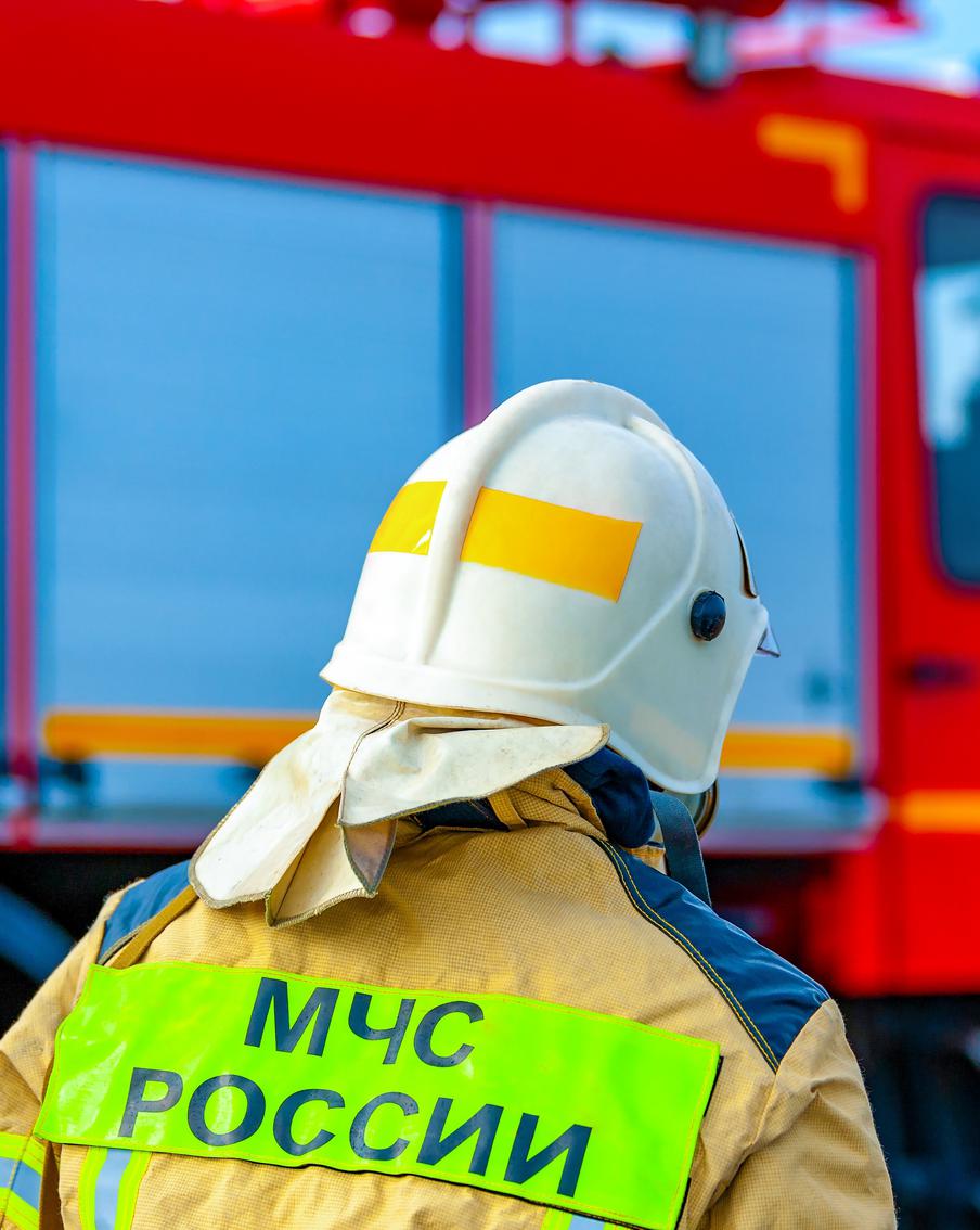 В подмосковном Зеленограде падение обломков дрона ВСУ привело к пожару в жилом доме