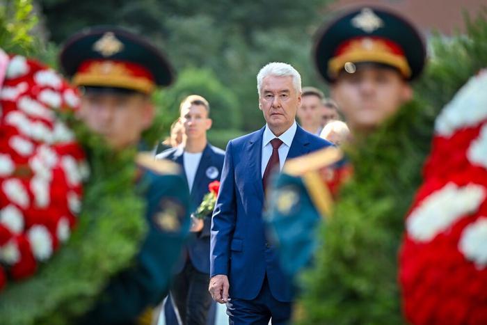 В течение ночи Сергей Собянин сообщал о БПЛА, которые сбивали на подлёте к Москве