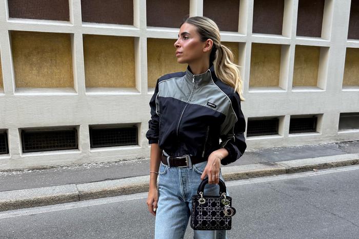 Лучшие образы с ветровкой на лето: советы стилиста и тренды сезона