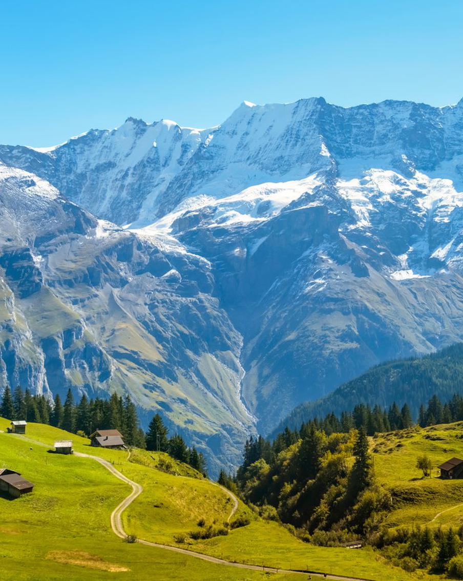 SRF: Полиция Швейцарии наткнулась в горах на группу походников в нацистской форме