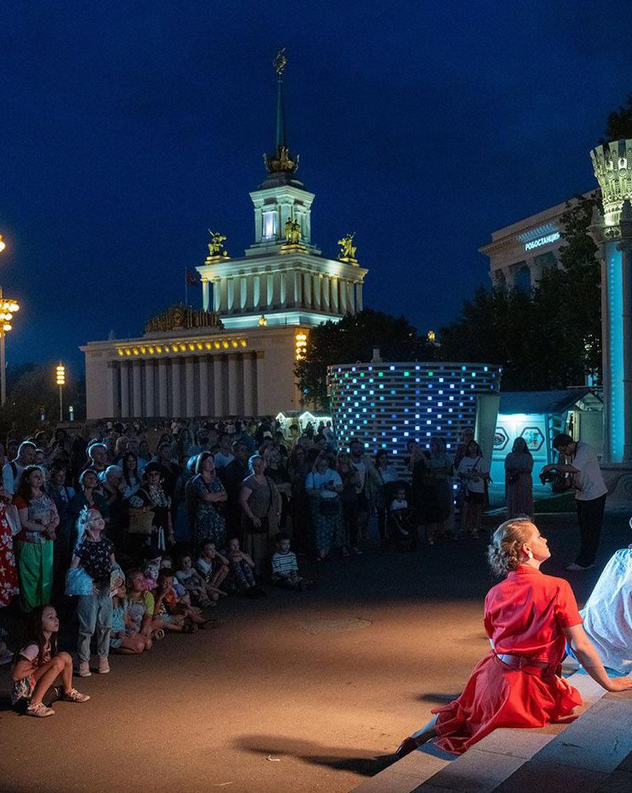 Афиша на 23 июля: обсуждаем экранизацию классики, занимаемся роллер-спортом и любуемся световыми представлениями