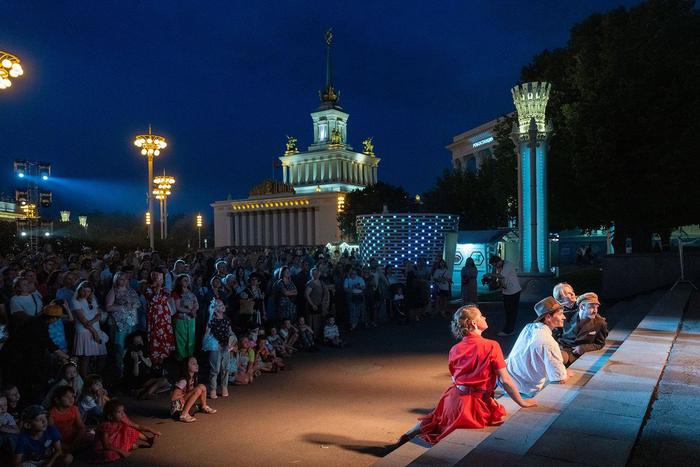 Афиша на 23 июля: обсуждаем экранизацию классики, занимаемся роллер-спортом и любуемся световыми представлениями