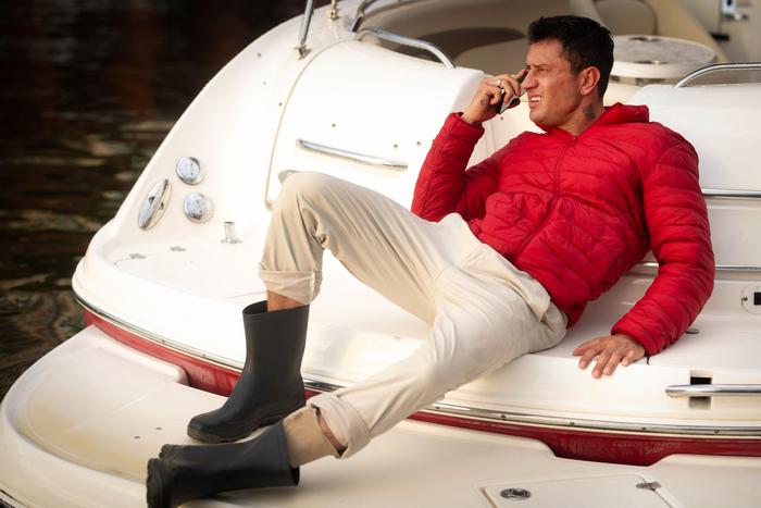 В новом сериале "Виноград" герой Павла Прилучного пытается наладить жизнь после измены