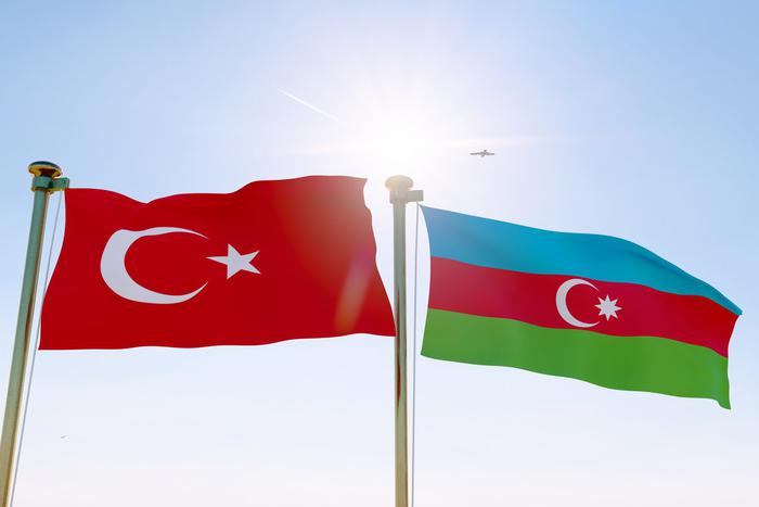 Азербайджан подписал договоры со странами НАТО о военных поставках