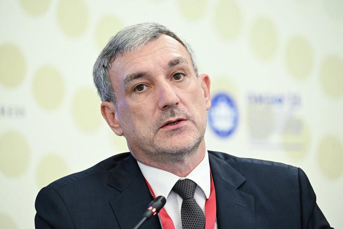 МЧС открыло горячую линию для родных пассажиров Ан-24