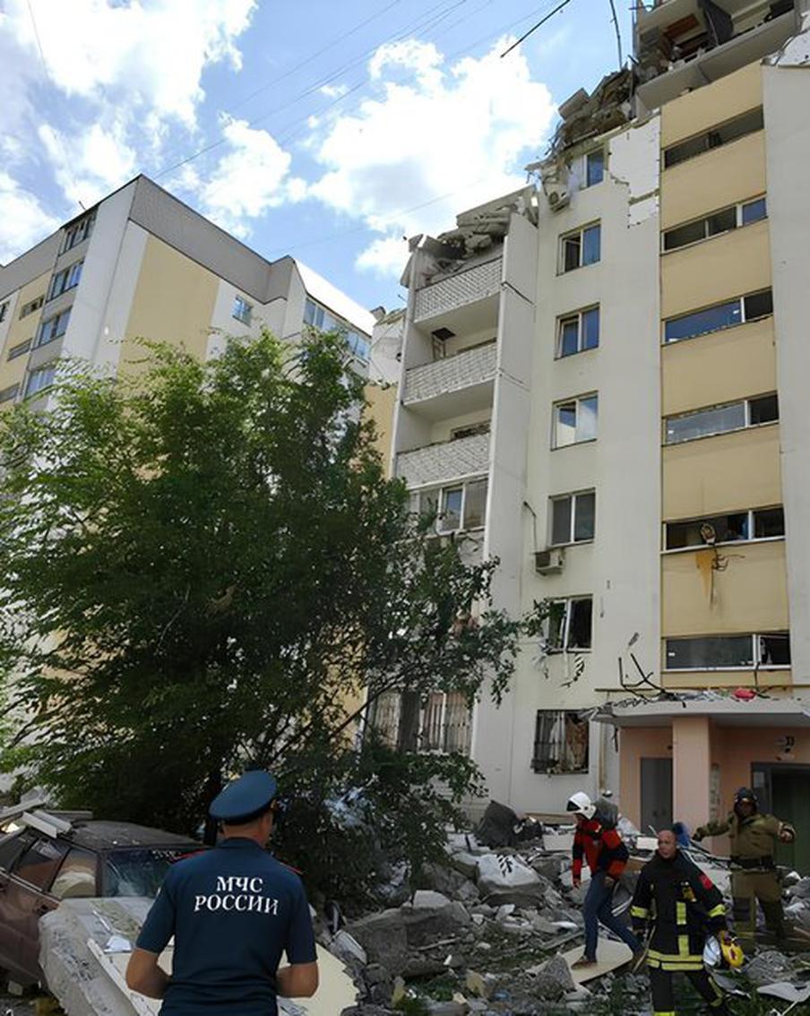 В многоэтажке в Саратове прогремел взрыв: сколько пострадавших, почему обрушился подъезд