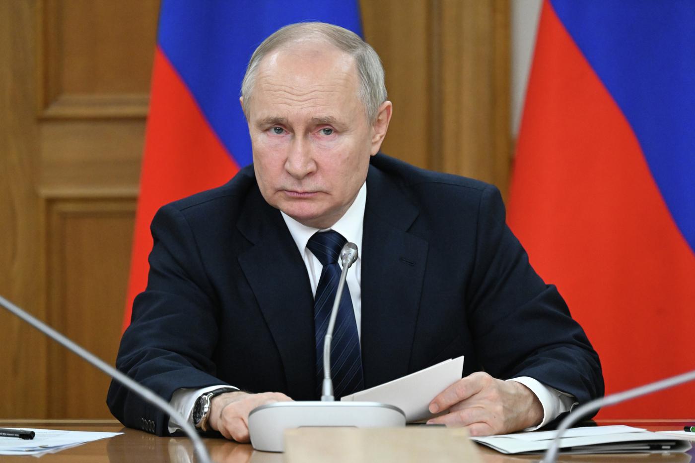 Путин увеличил штат центрального аппарата МВД до 7110 человек