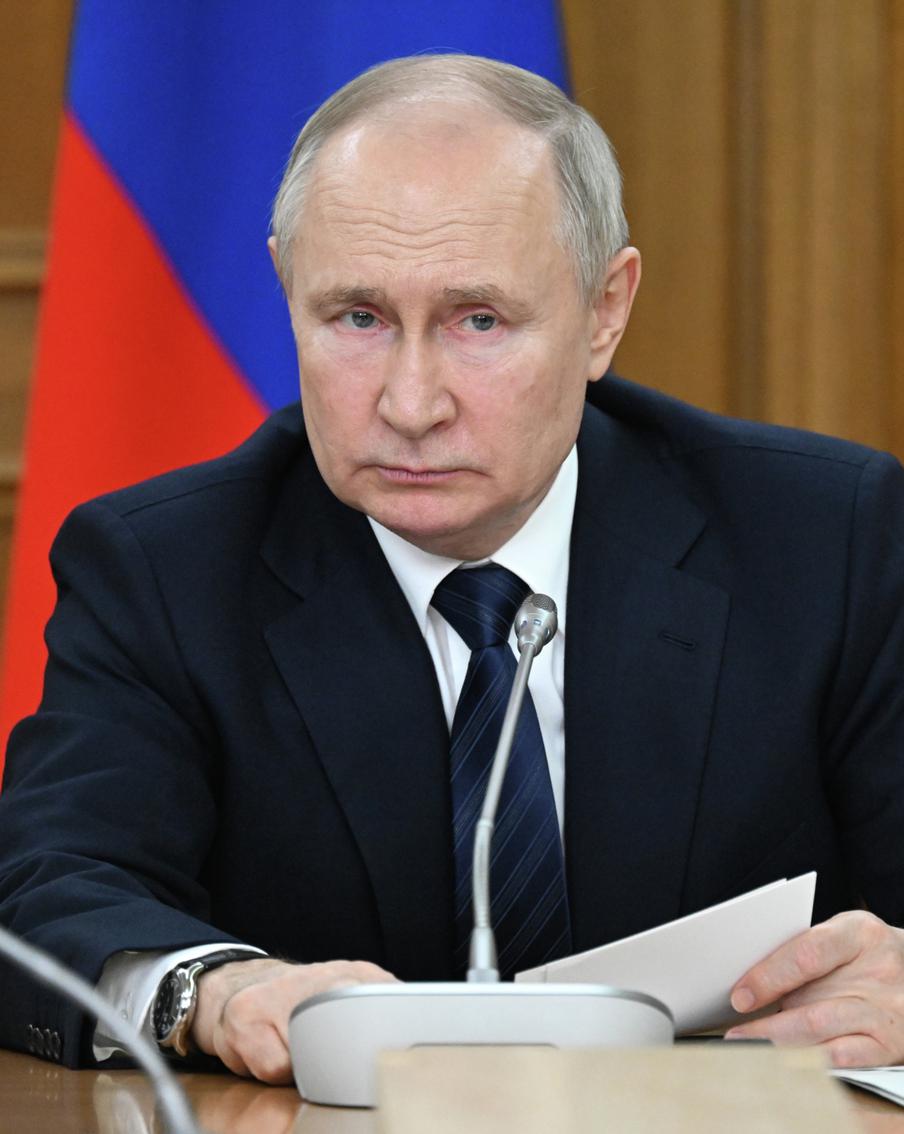 Владимир Путин увеличил численность сотрудников центрального аппарата МВД