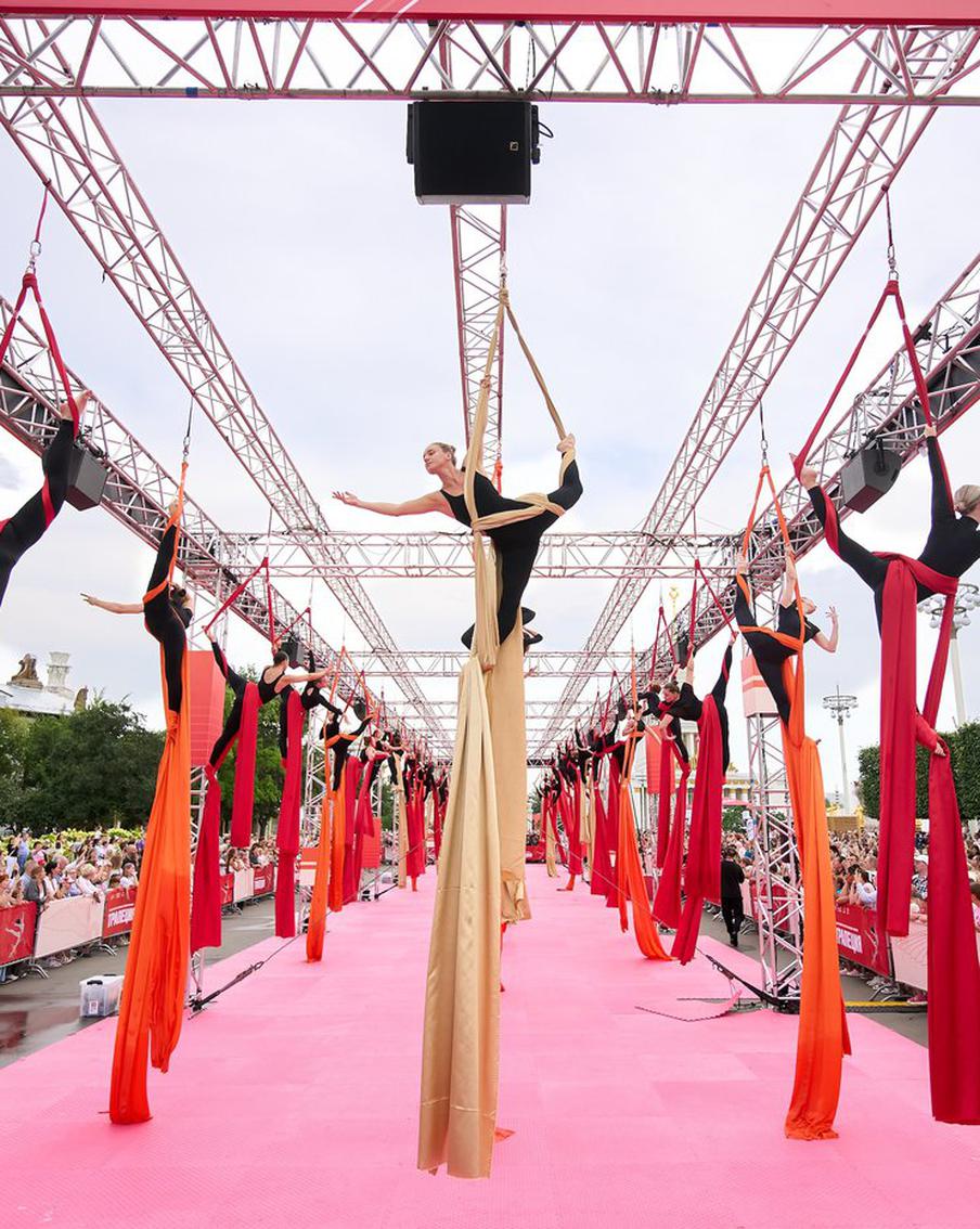 Новый мировой рекорд поставили российские гимнастки на ВДНХ