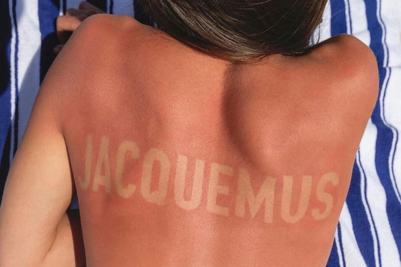 Jacquemus, Skims и TikTok диктуют моду на загар с эффектом белых следов: что происходило в мире моды и красоты на этой неделе