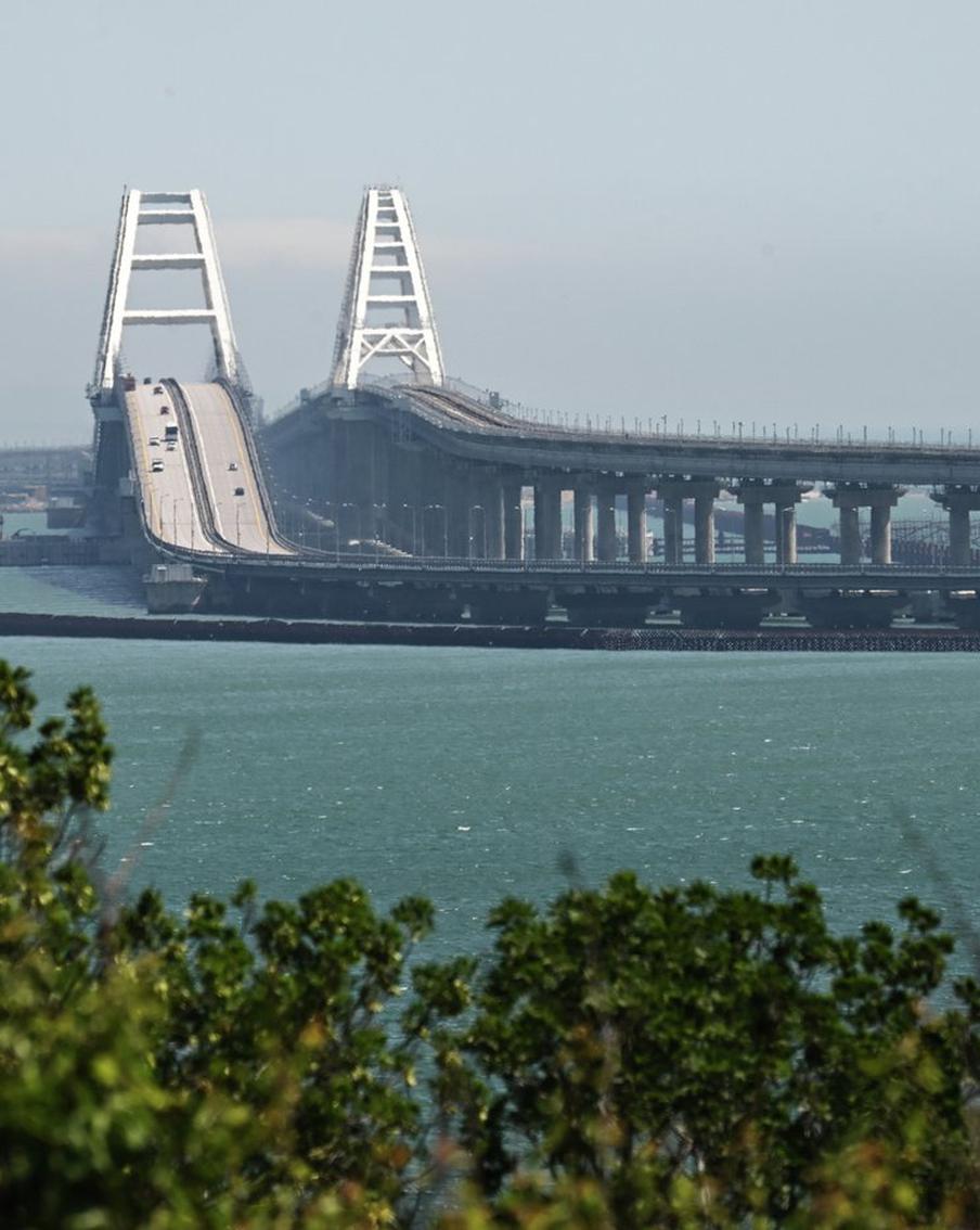 На Крымском мосту в ожидании проезда образовалась пробка из более 600 автомобилей