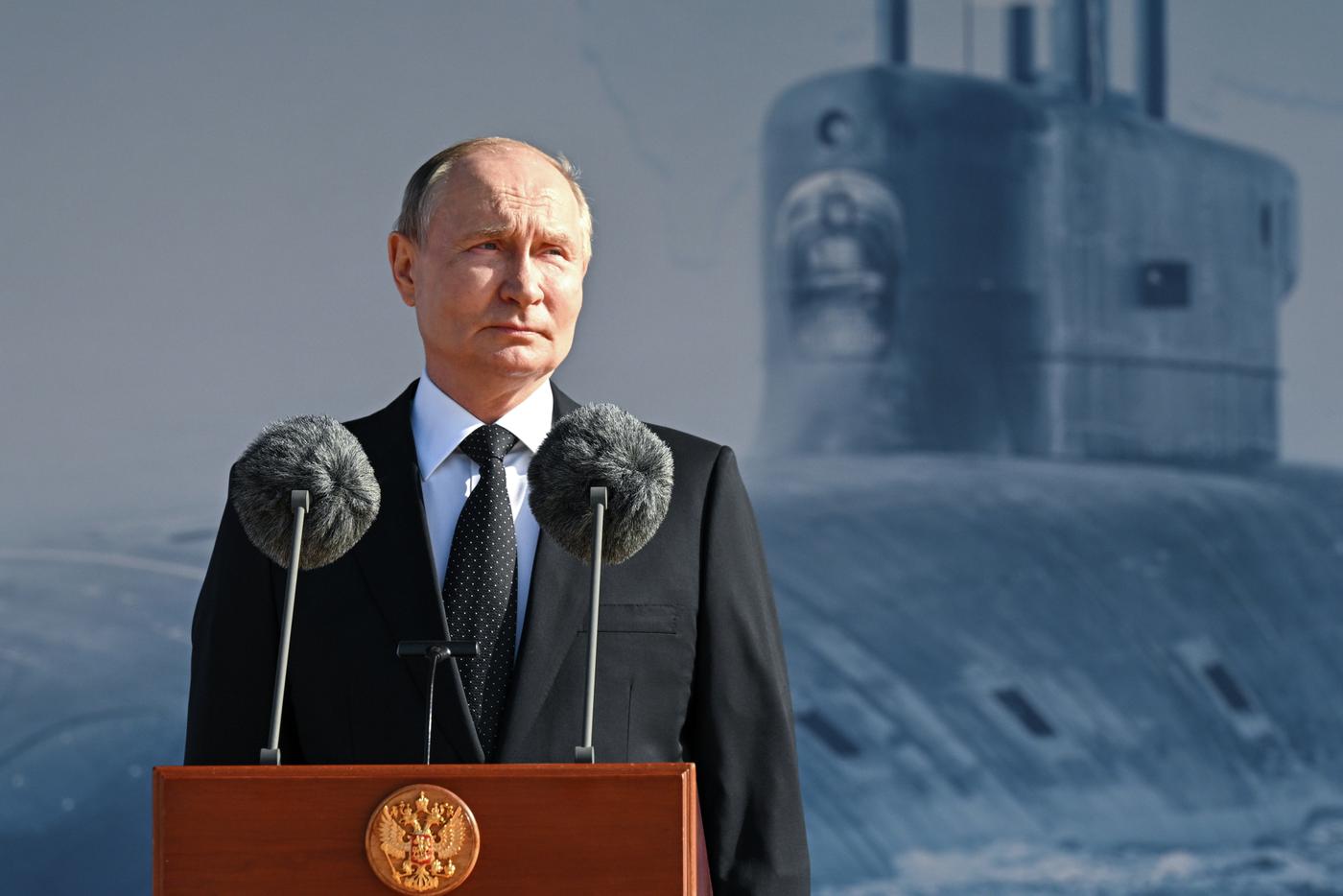 Путин приехал на празднование Дня Военно-морского флота в Санкт-Петербурге