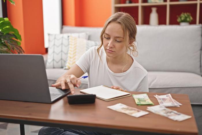 Долги россиян за ЖКУ могут начать продавать