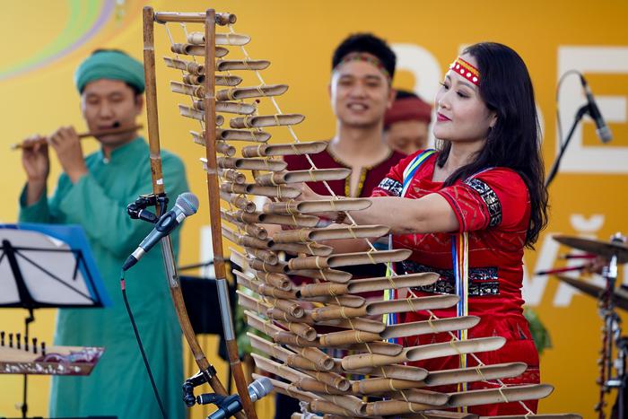 Мастер-классы и национальная музыка: Metro посетило фестиваль культуры Вьетнама