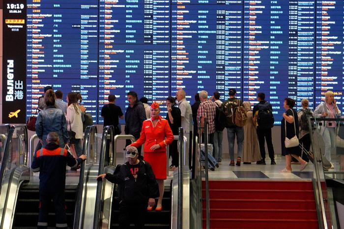 Часть пассажиров "Аэрофлота" пересадят на рейсы "Победы" и "России"