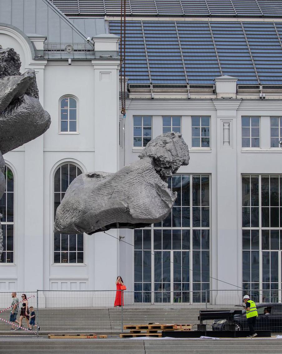 "Москва потеряла необычную изюминку": "Большую Глину" у Дома культуры "ГЭС-2" демонтируют