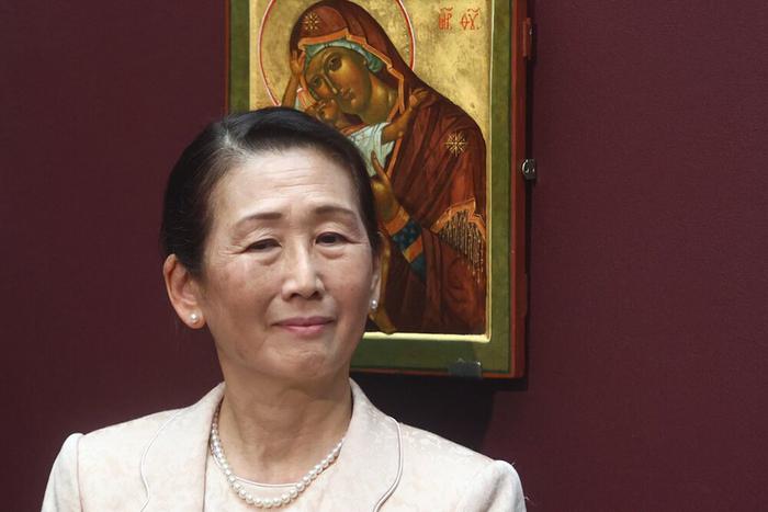 Японская художница ищет путь к счастью, вот уже четверть века рисуя русские иконы