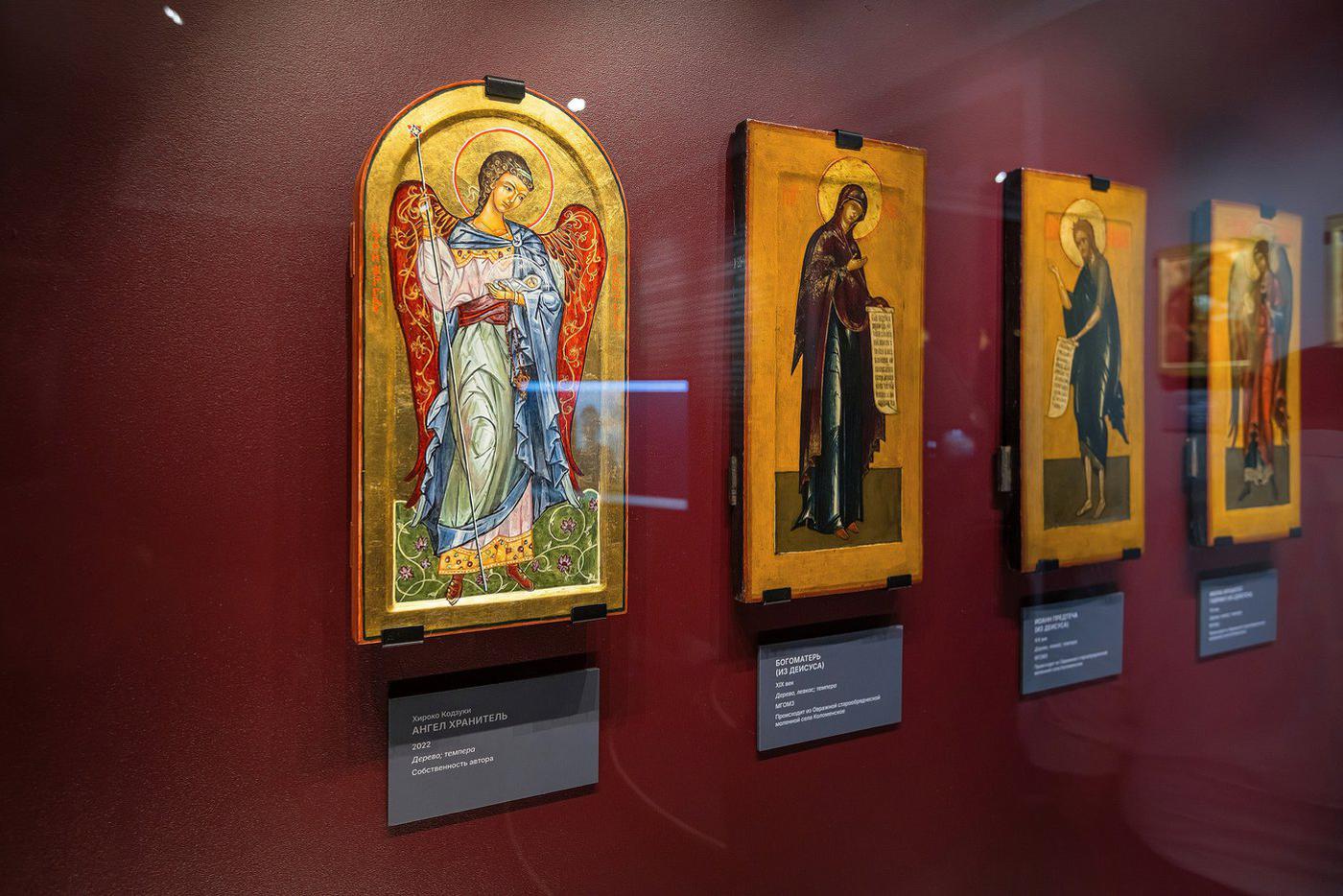 На выставке "Сокровища Божественного мира: японские иконы Хироко Кодзуки".