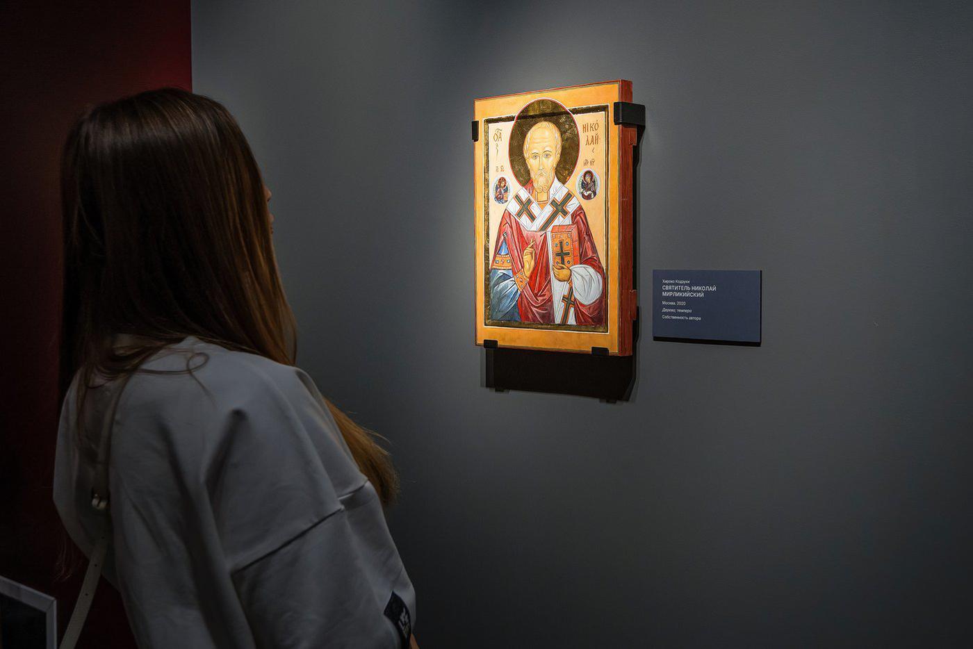 На выставке "Сокровища Божественного мира: японские иконы Хироко Кодзуки".