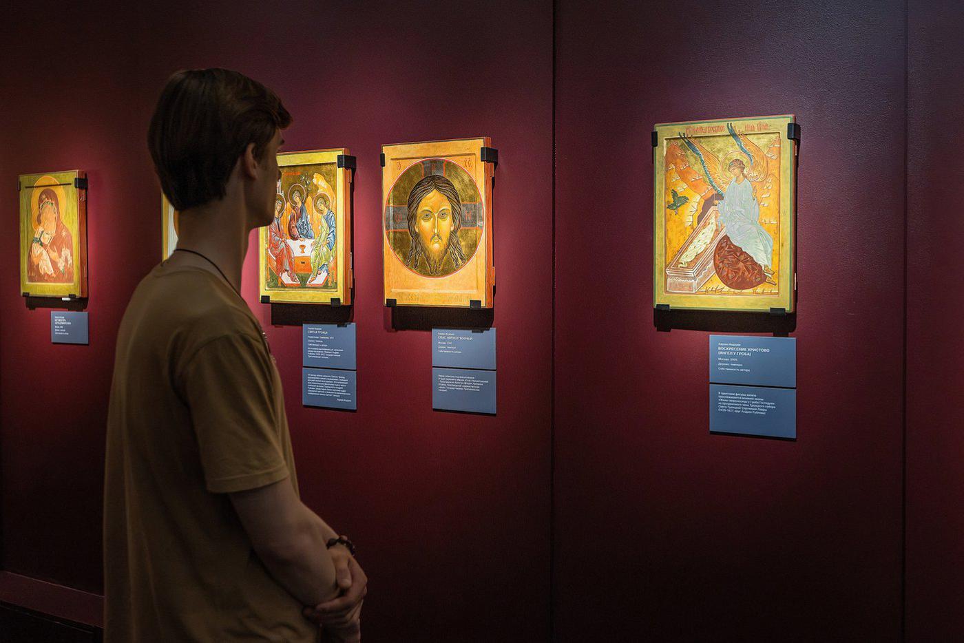 На выставке "Сокровища Божественного мира: японские иконы Хироко Кодзуки".