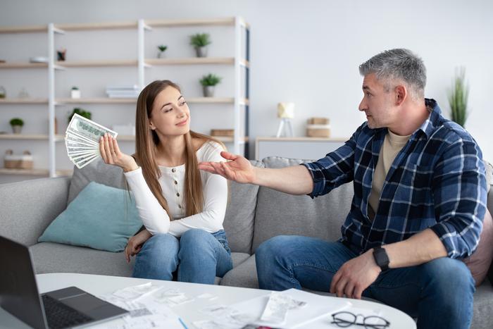 Психолог рассказывает, как сохранить отношения, если доход женщины становится выше, чем у мужчины