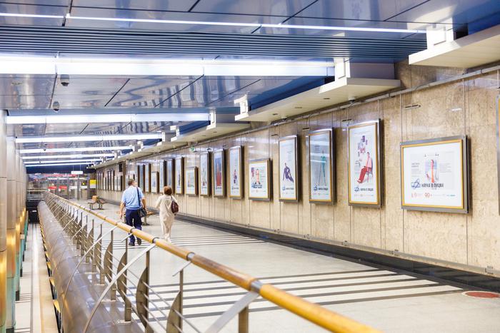 Выставка "Наука в лицах" открылась на верхнем ярусе транспортного хаба "Деловой центр"