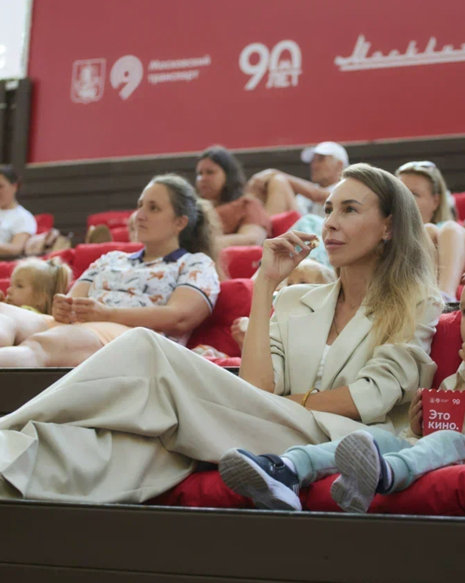 Бесплатный кинотеатр под открытым небом открылся на Северном речном вокзале