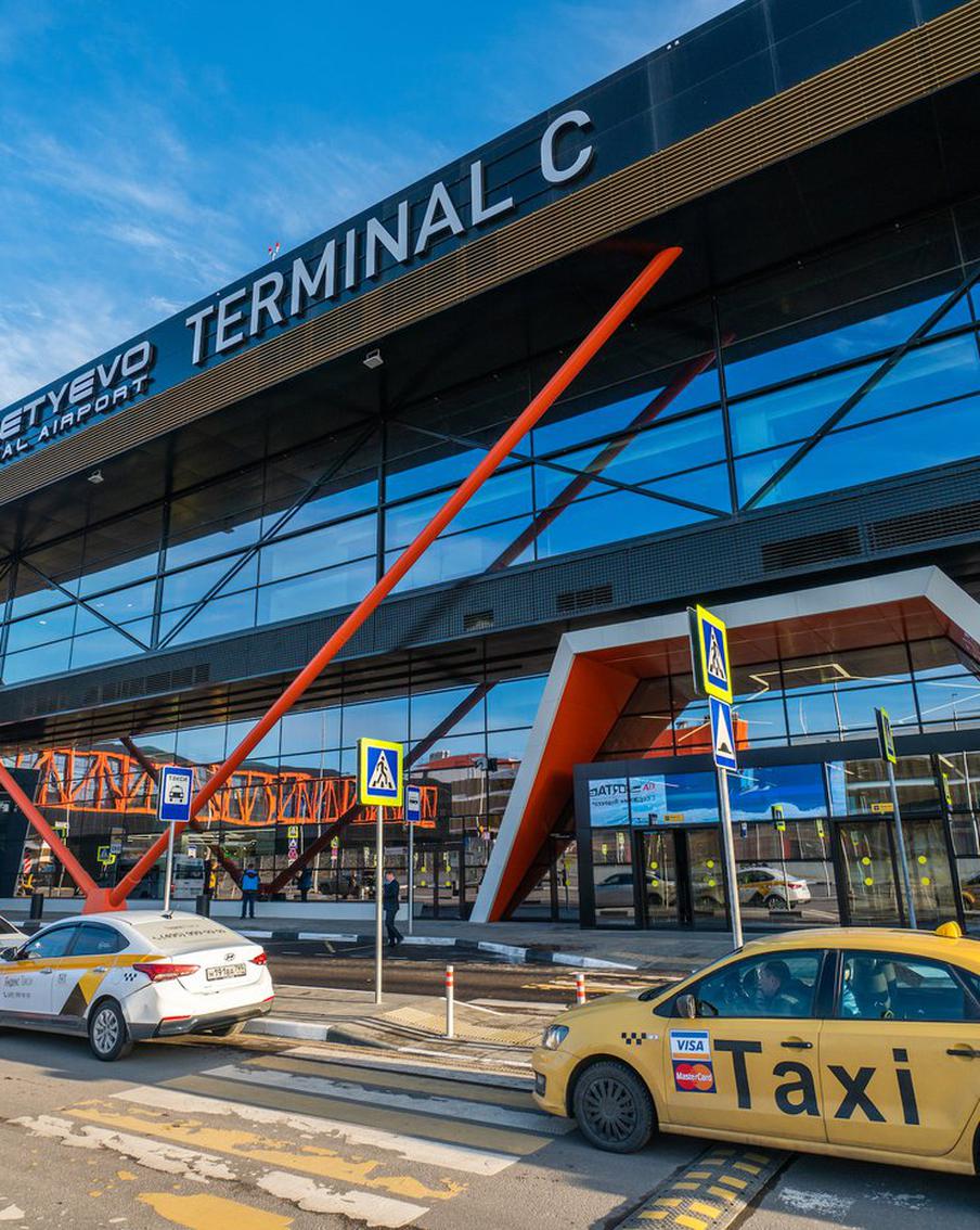 В аэропортах Подмосковья запретили навязчивое предложение такси