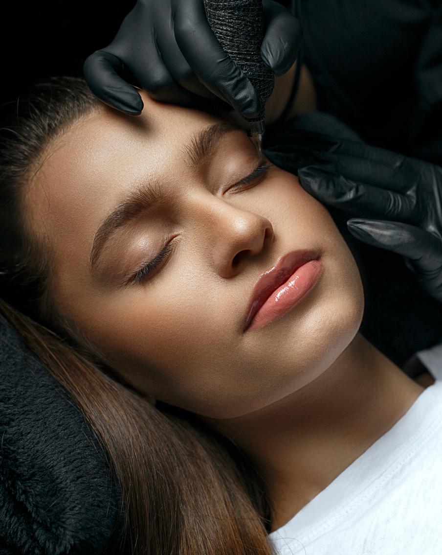 Это больше не татуаж из нулевых: как выглядит перманент в 2025 году