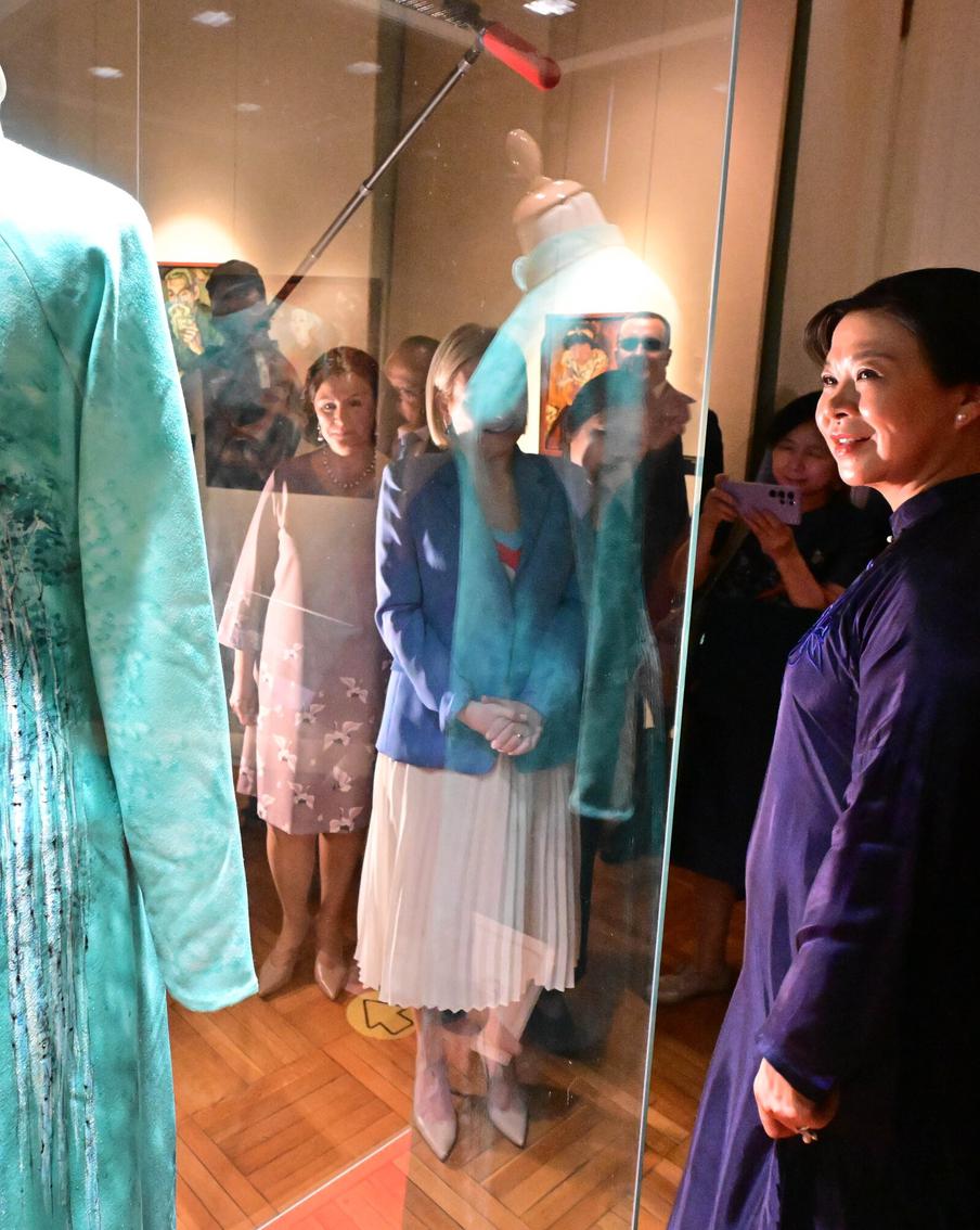 Супруга генерального секретаря ЦК Компартии Вьетнама подарила своё платье Музею Востока