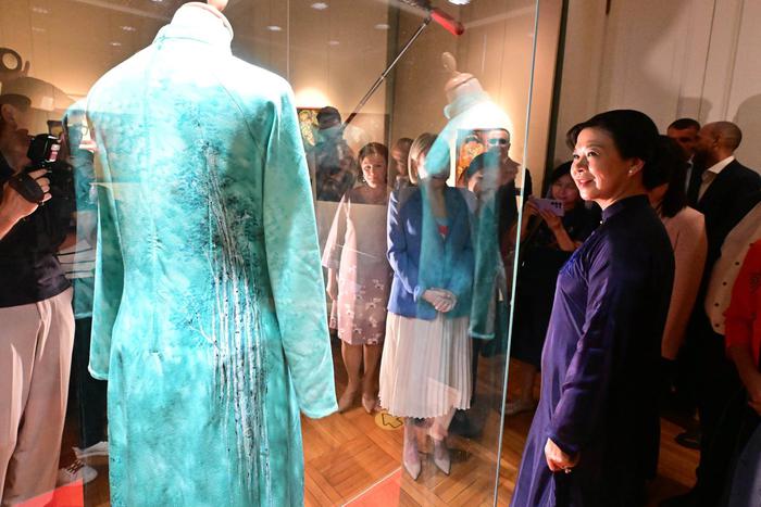 Супруга генерального секретаря ЦК Компартии Вьетнама подарила своё платье Музею Востока
