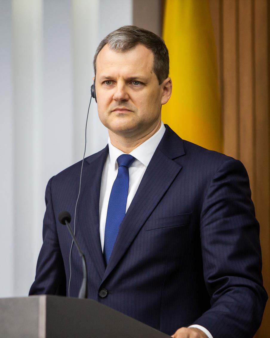 Премьер Литвы подал в отставку из-за бизнеса семьи с еврофинансами