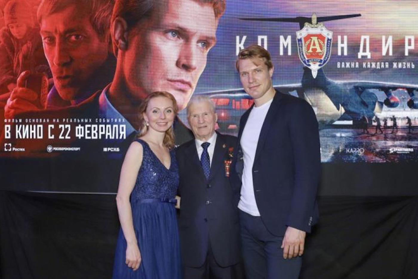 С актёром Кириллом Зайцевым, сыгравшим своего однофамильца в фильме "Командир" и актрисой Анной Бибиковой,. 2024 год на премьере.