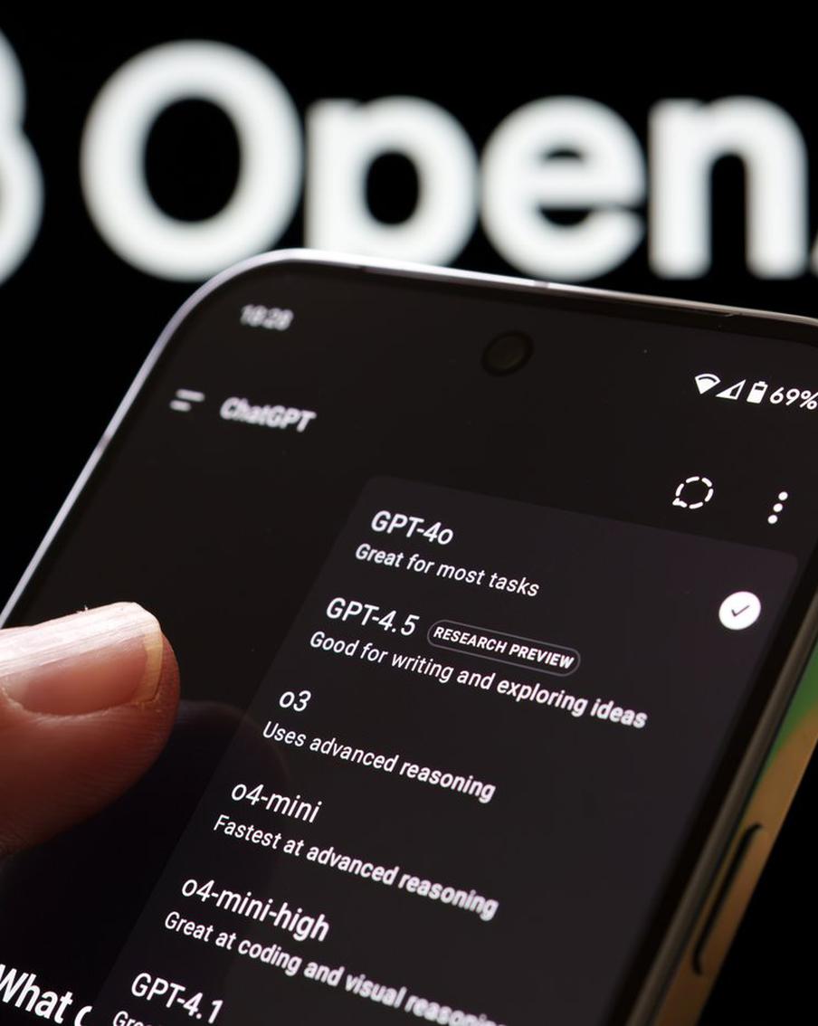 Пользователи ChatGPT случайно слили коды и откровения в Google