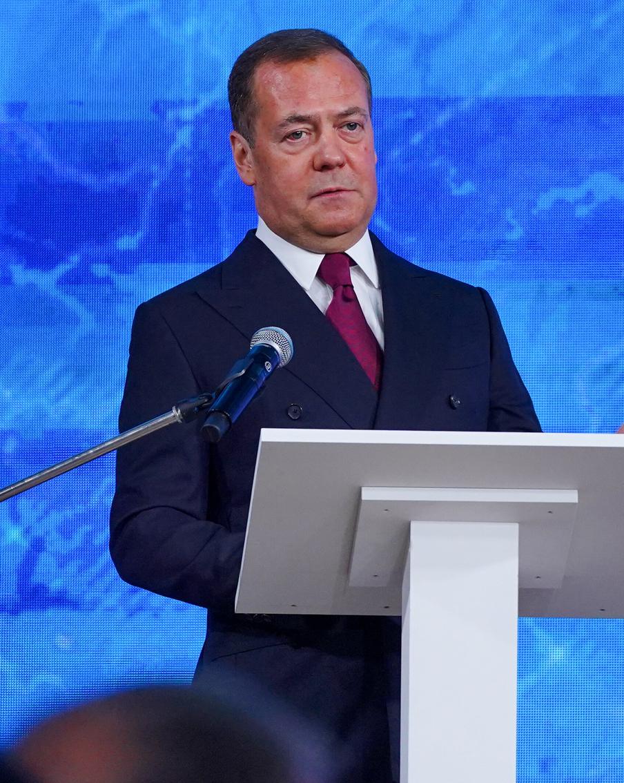 Эксперт рассказал, чем закончится публичная ссора Дональда Трампа и Дмитрия Медведева