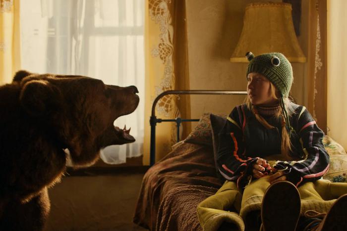 Узнали, в какие моменты на съёмках фильма "Мой папа – медведь" живого медведя Тома заменял дублёр