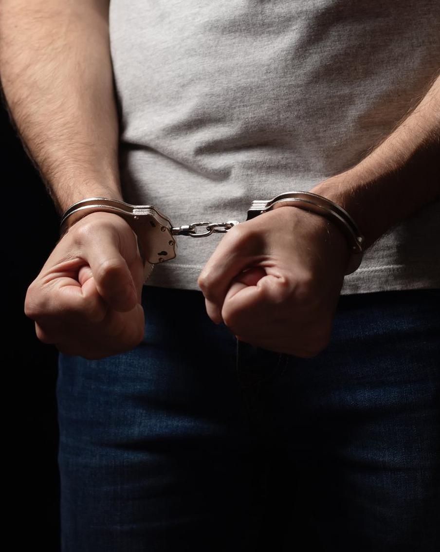 Москвича, выбросившего жену и ребёнка из окна 16 этажа, отправят на принудительное лечение