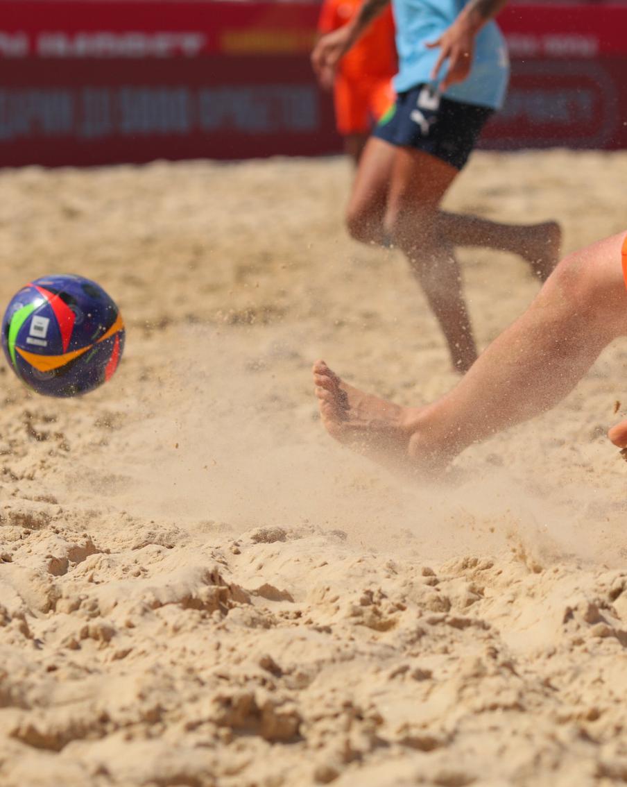 День железнодорожника в Москве отметят пляжным футболом