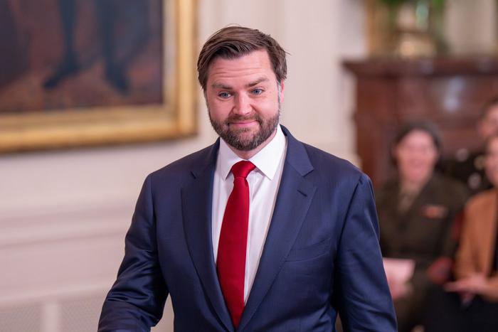 Вэнс признался в "одержимости" НЛО