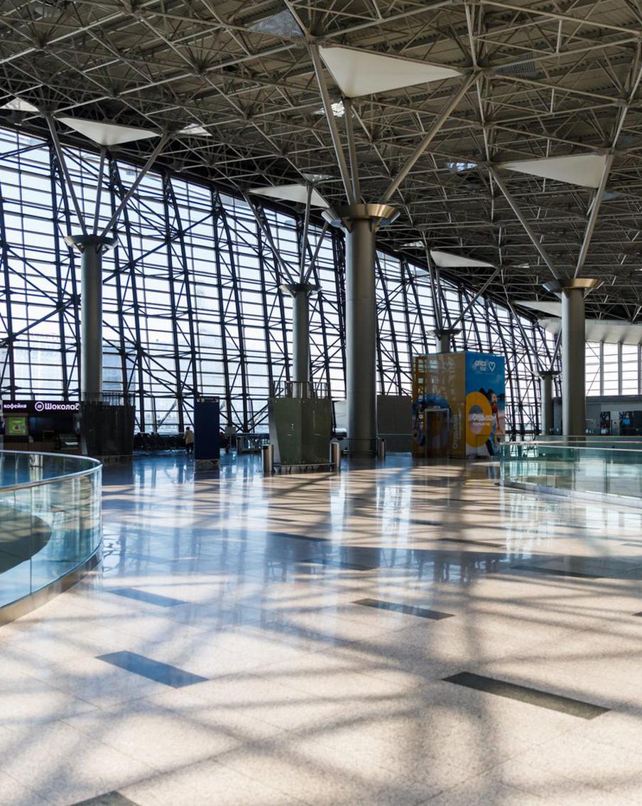 В столичном Внуково перекрыли один из входов из-за пассажира с подозрительным багажом