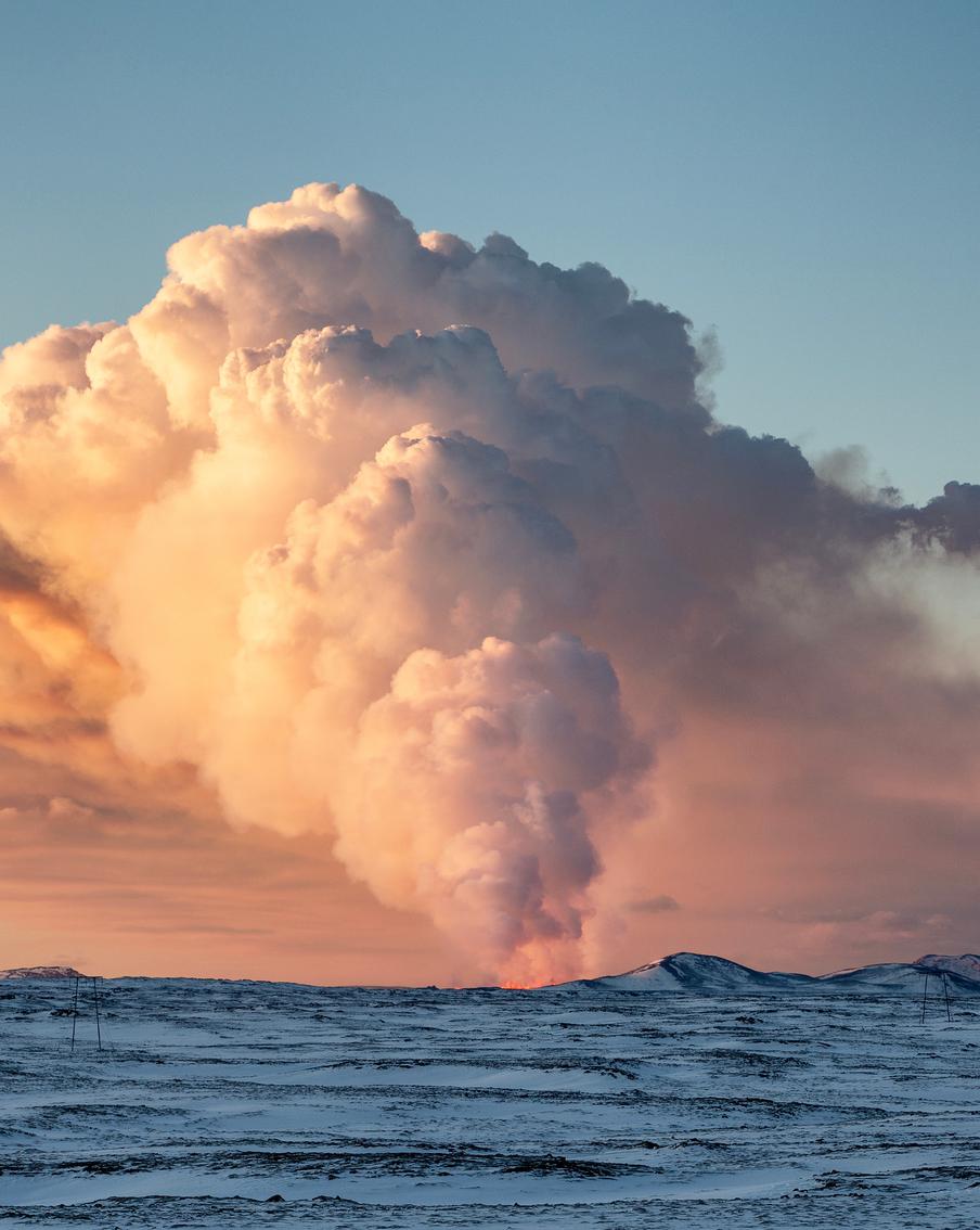 Первое за 600 лет извержение вулкана Крашенинникова началось на Камчатке