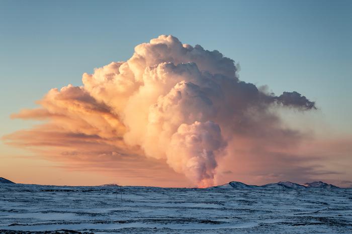Первое за 600 лет извержение вулкана Крашенинникова началось на Камчатке