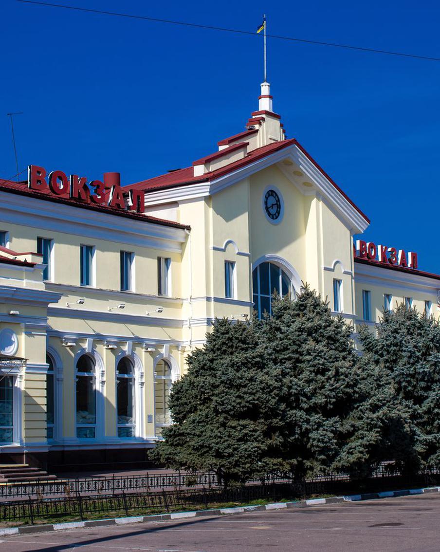 Украинская администрация Херсона призвала жителей эвакуироваться после повреждения военной инфраструктуры российским ударом