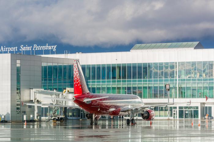 В аэропорту Пулково задерживаются более 30 рейсов после введения в Санкт-Петербурге ограничений на полёты