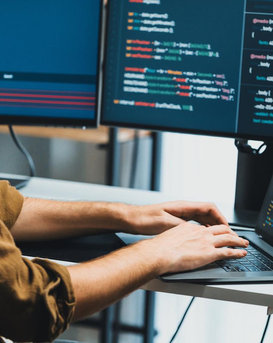 WSJ рассказала об отказавшемся от работы за $1,5 млрд инженере