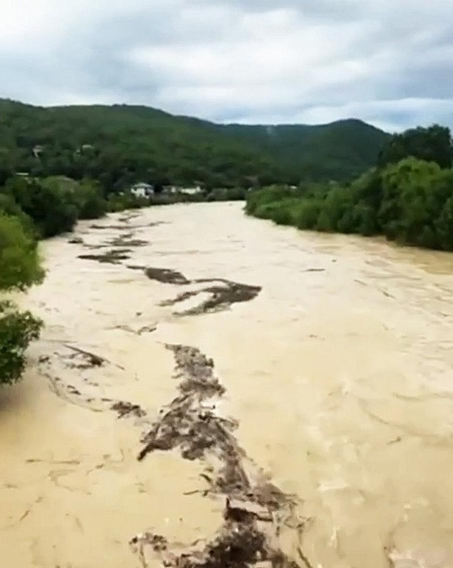 Из-под Туапсе эвакуируют туристов из-за резкого ухудшения погодных условий в регионе